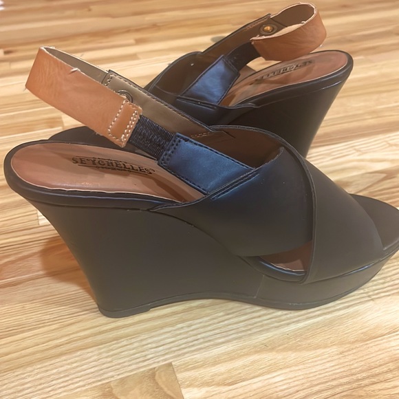 SEYCHELLES “Maple” Black Wedge Sandals - Picture 2 of 7
